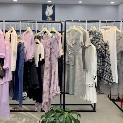 菏泽市定陶区陈集镇万嘉服装城阿莱贝琳夏——女装折扣新体验